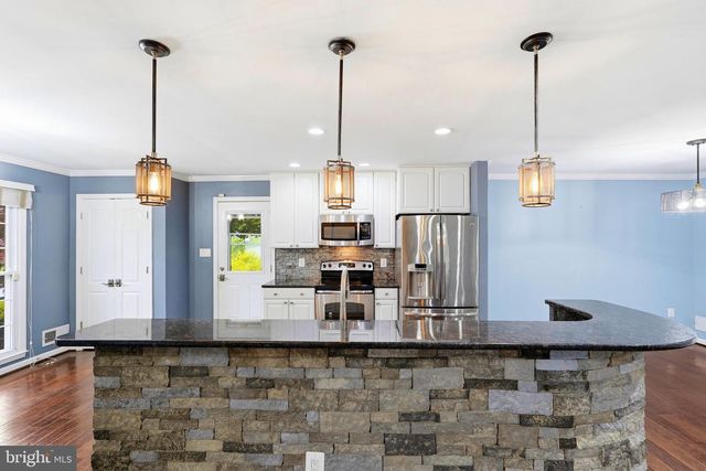 12017 WILLIAM AND MARY CIR, Woodbridge, VA 22192