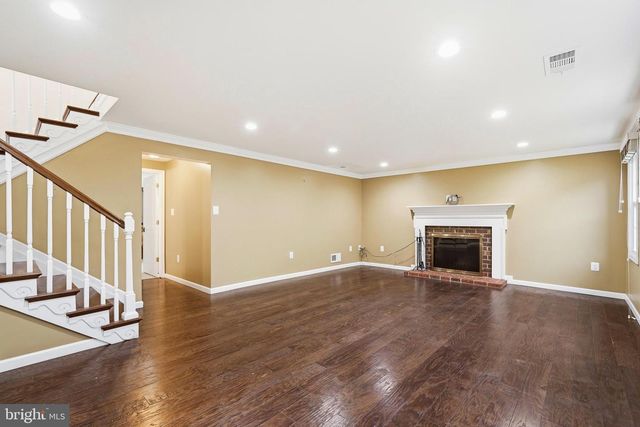 12017 WILLIAM AND MARY CIR, Woodbridge, VA 22192