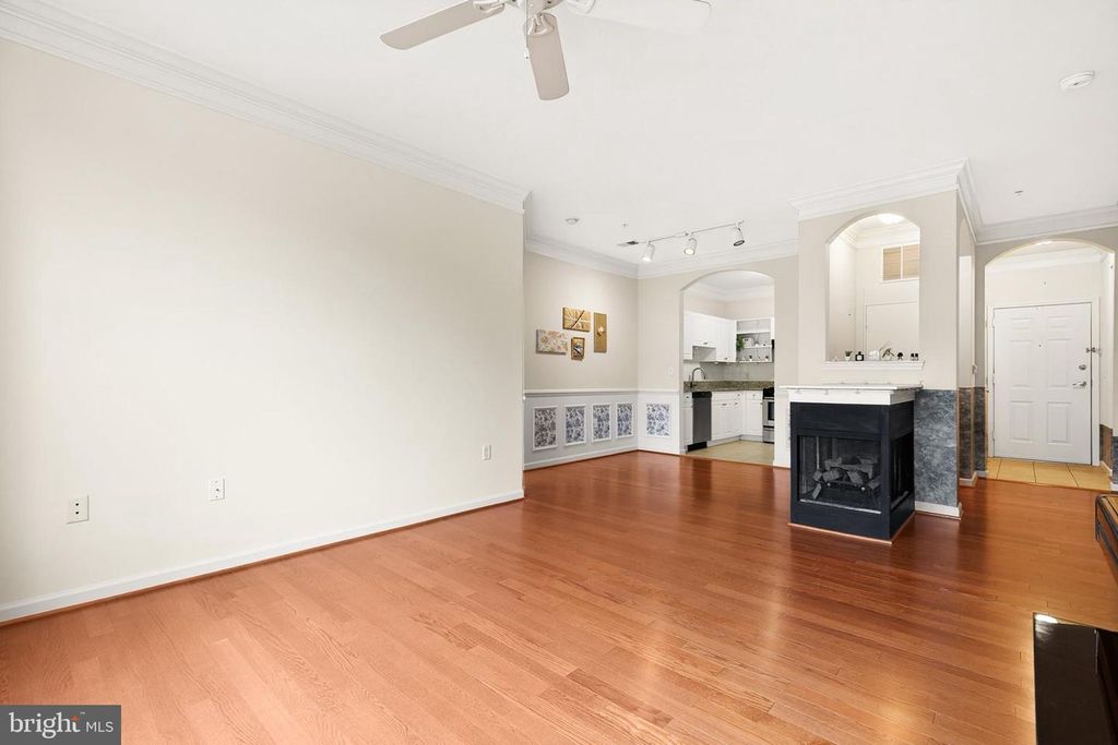 Image 11 of property listing at 7 GRANITE PL #316, Gaithersburg, MD 20878