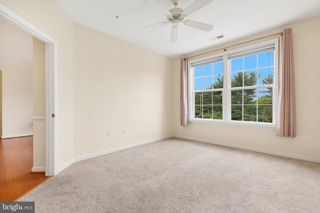 Image 16 of property listing at 7 GRANITE PL #316, Gaithersburg, MD 20878