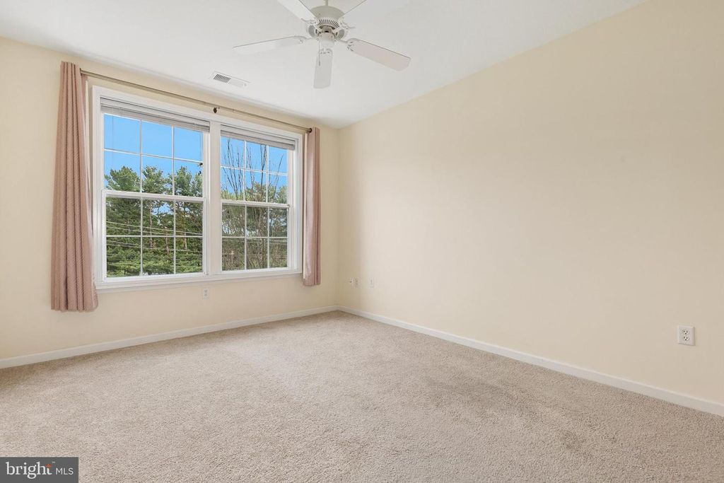 Image 18 of property listing at 7 GRANITE PL #316, Gaithersburg, MD 20878
