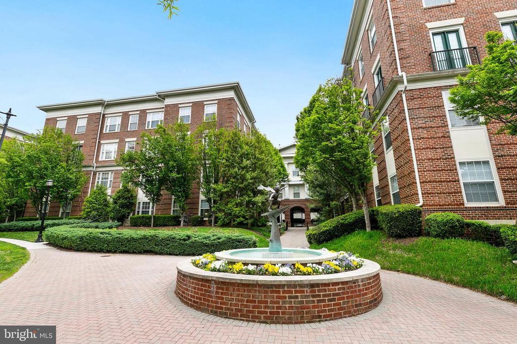 Image 2 of property listing at 7 GRANITE PL #316, Gaithersburg, MD 20878