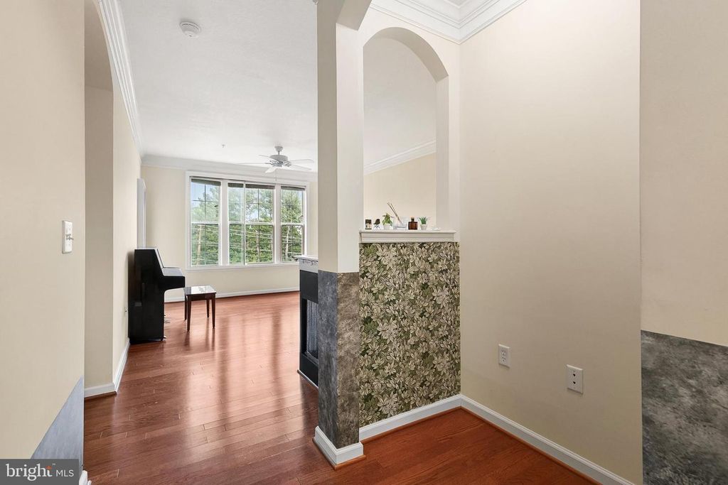 Image 4 of property listing at 7 GRANITE PL #316, Gaithersburg, MD 20878