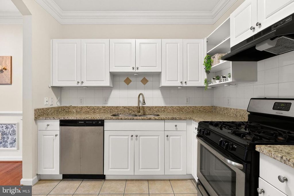 Image 5 of property listing at 7 GRANITE PL #316, Gaithersburg, MD 20878