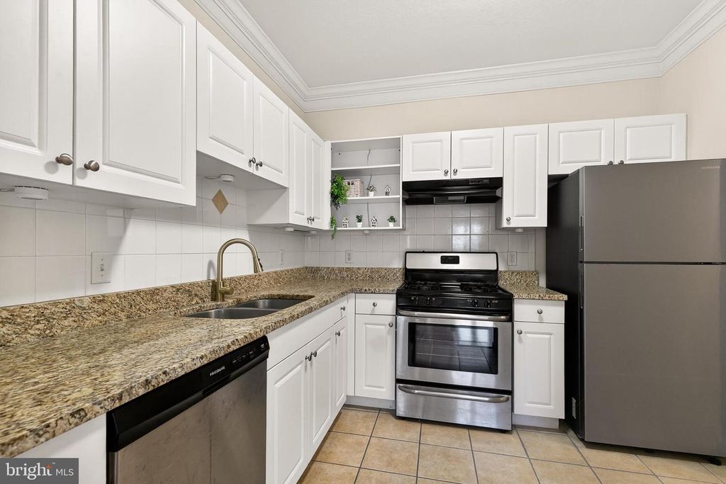 Image 6 of property listing at 7 GRANITE PL #316, Gaithersburg, MD 20878