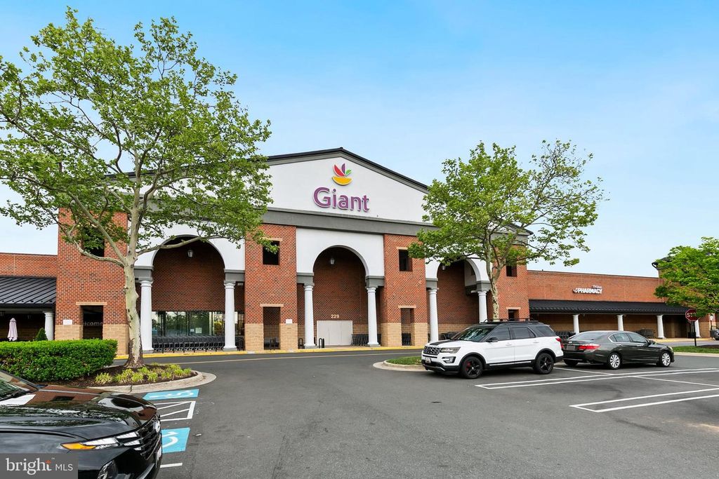 Image 74 of property listing at 7 GRANITE PL #316, Gaithersburg, MD 20878