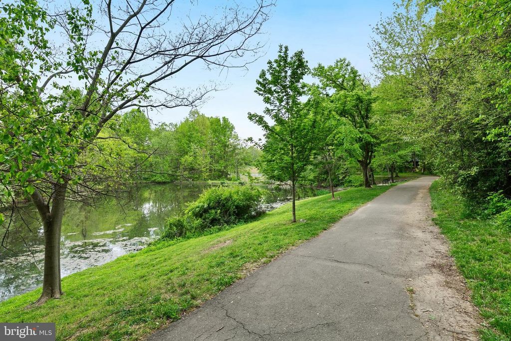 Image 81 of property listing at 7 GRANITE PL #316, Gaithersburg, MD 20878