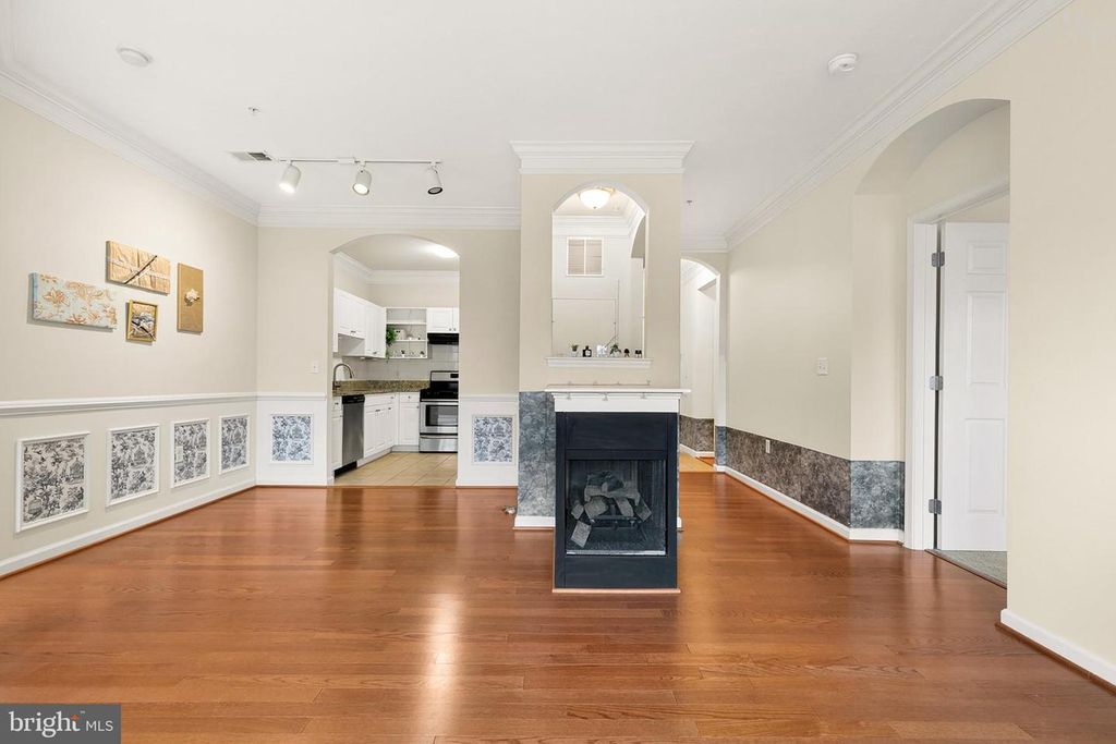 Image 9 of property listing at 7 GRANITE PL #316, Gaithersburg, MD 20878