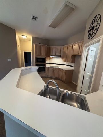 103 Arbor Creek Drive E, Euless, TX 76039