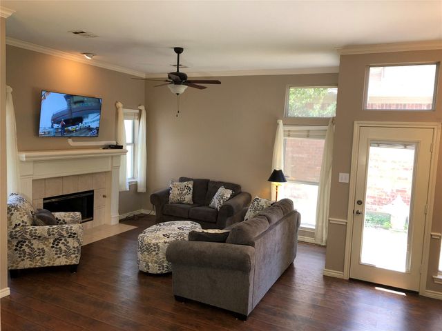 103 Arbor Creek Drive E, Euless, TX 76039