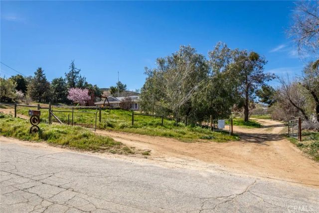 40027 90th Street West, Leona Valley, CA 93551