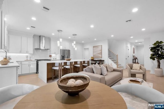 11 Fey Place, Oradell, NJ 07649