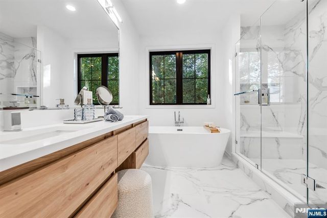 11 Fey Place, Oradell, NJ 07649