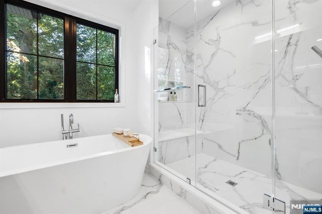 11 Fey Place, Oradell, NJ 07649