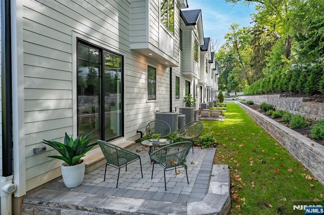 11 Fey Place, Oradell, NJ 07649