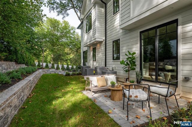 11 Fey Place, Oradell, NJ 07649