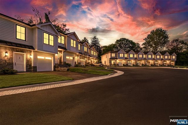 11 Fey Place, Oradell, NJ 07649