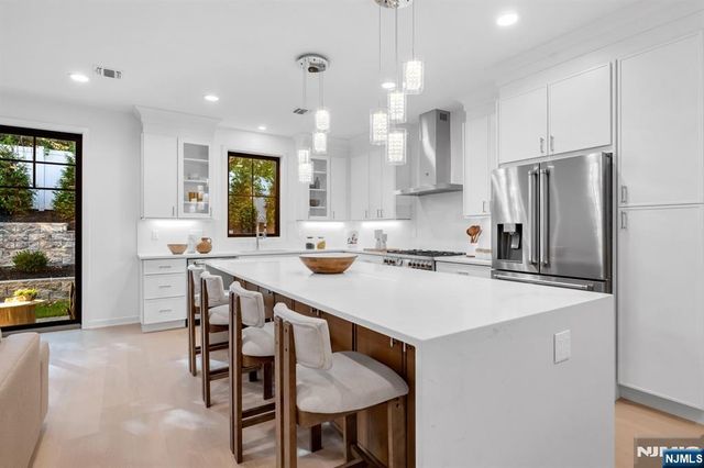 11 Fey Place, Oradell, NJ 07649