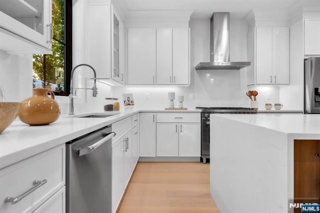 11 Fey Place, Oradell, NJ 07649