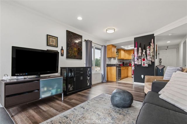 799 Gianni Drive 210, Corona, CA 92879