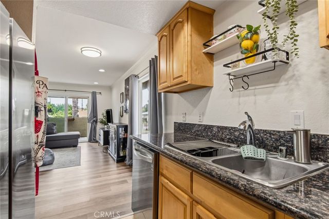 799 Gianni Drive 210, Corona, CA 92879