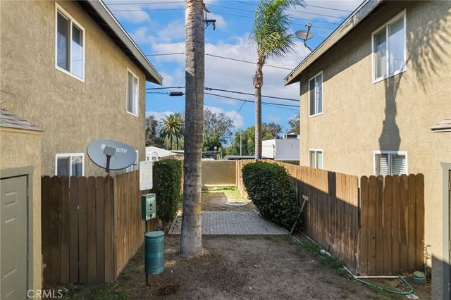 799 Gianni Drive 210, Corona, CA 92879