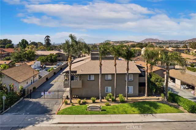 799 Gianni Drive 210, Corona, CA 92879