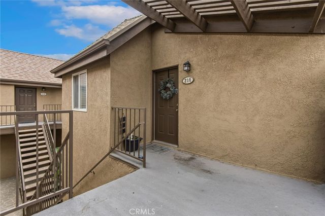 799 Gianni Drive 210, Corona, CA 92879