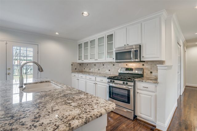 10651 Larchfield Lane, Dallas, TX 75238