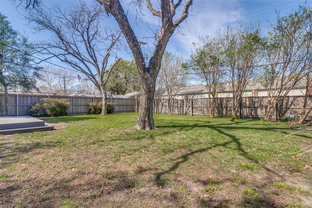 10651 Larchfield Lane, Dallas, TX 75238