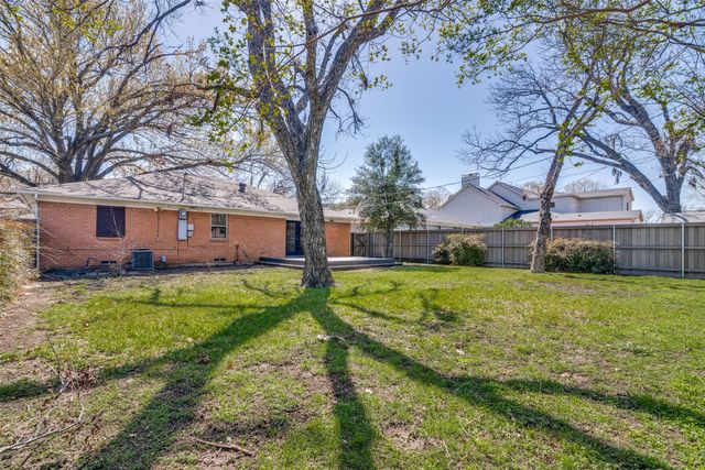 10651 Larchfield Lane, Dallas, TX 75238