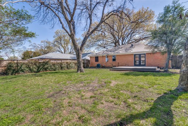 10651 Larchfield Lane, Dallas, TX 75238