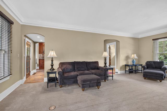 46 Kenwood Avenue, Davenport, IA 52803