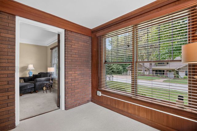 46 Kenwood Avenue, Davenport, IA 52803