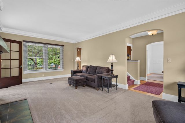 46 Kenwood Avenue, Davenport, IA 52803