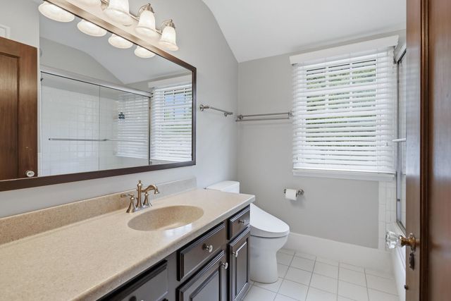 46 Kenwood Avenue, Davenport, IA 52803