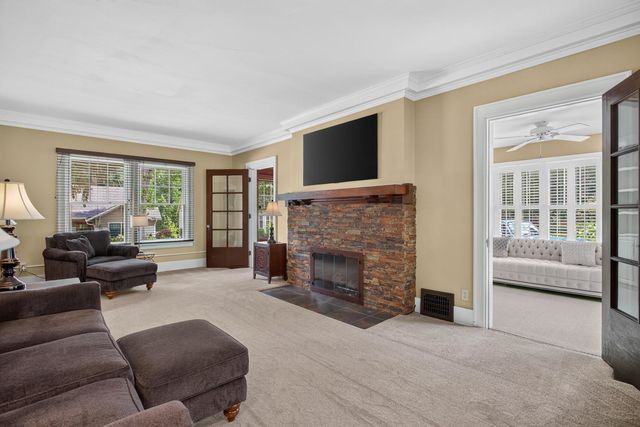 46 Kenwood Avenue, Davenport, IA 52803