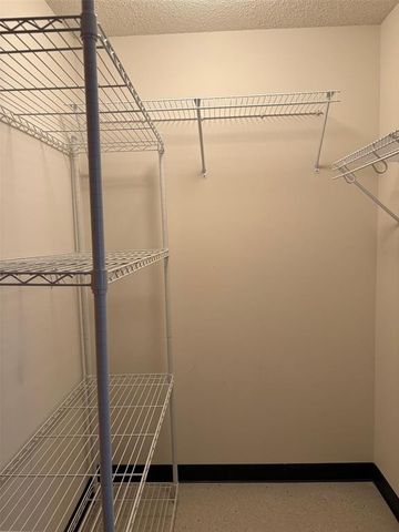 2156 NW 156th Street 12, Clive, IA 50325