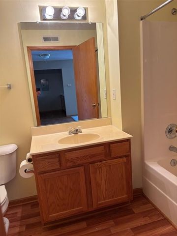 2156 NW 156th Street 12, Clive, IA 50325