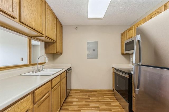 2156 NW 156th Street 12, Clive, IA 50325