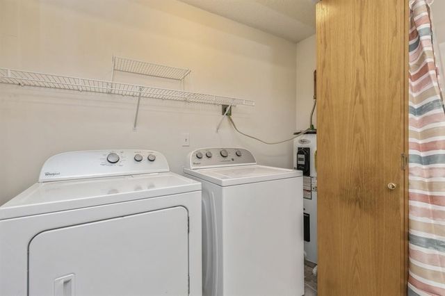 2156 NW 156th Street 12, Clive, IA 50325