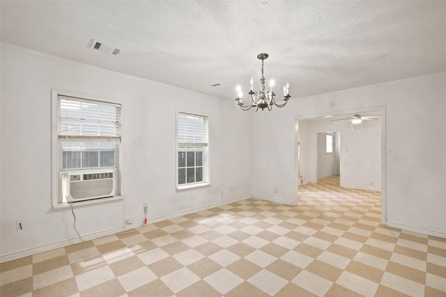 5005 Lyons Avenue, Houston, TX 77020