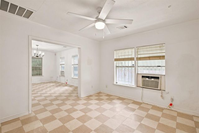 5005 Lyons Avenue, Houston, TX 77020