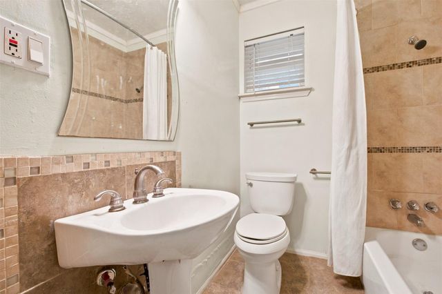 5005 Lyons Avenue, Houston, TX 77020