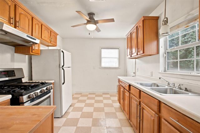 5005 Lyons Avenue, Houston, TX 77020