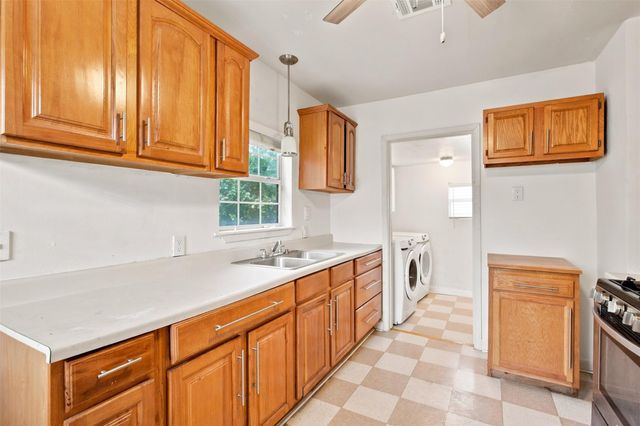 5005 Lyons Avenue, Houston, TX 77020
