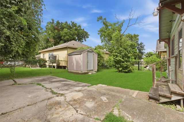 5005 Lyons Avenue, Houston, TX 77020