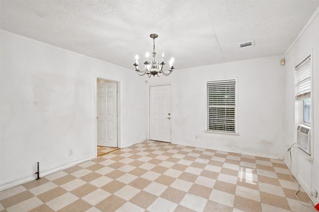 5005 Lyons Avenue, Houston, TX 77020
