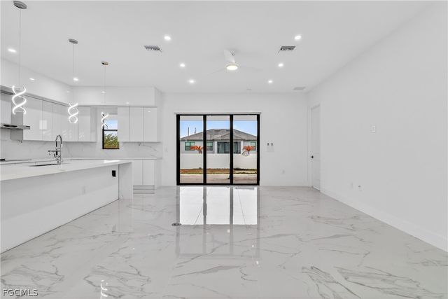 4107 16th ST SW, Lehigh Acres, FL 33976