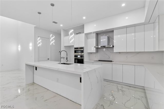 4107 16th ST SW, Lehigh Acres, FL 33976